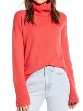 NEW SOMETHING NAVY CORAL TURTLENECK SWEATER